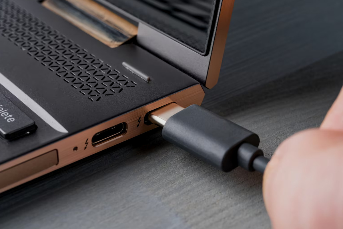 Artikel ini membahas mengenai beberapa cara menjaga baterai laptop Anda dengan tepat agar laptop awet dan tahan lama.