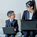 Beberapa tips mengajarkan teknologi yang bisa dilakukan anak muda untuk membantu para orang tua agar tidak gaptek alias gagap teknologi.