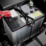Artikel ini membahas mengenai beberapa bahaya mengabaikan aki mobil yang rusak lengkap beserta tips mengganti aki mobil.