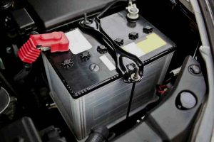 Artikel ini membahas mengenai beberapa bahaya mengabaikan aki mobil yang rusak lengkap beserta tips mengganti aki mobil.