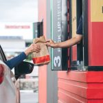 Artikel ini membahas mengenai beberapa manfaat menggunakan Drive Thru yang bisa dipahami terutama oleh untuk pemilik restoran.