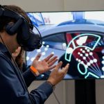 Artikel ini membahas mengenai beberapa dari manfaat teknologi VR alias Realitas Virtual yang sangat berguna untuk kehidupan manusia.