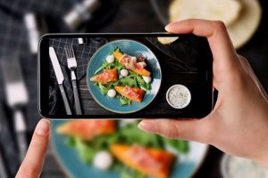 Artikel kali ini membahas tentang beberapa metode dan tips untuk mengambil foto yang bagus menggunakan ponsel pintar Anda.