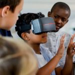 Artikel kali ini menjelaskan mengenai beberapa manfaat pentingnya teknologi informasi dan komunikasi di sekolah.