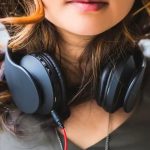 Artikel kali ini membahas mengenai perbedaan antara Headset vs Headphone yang jarang orang pahami.