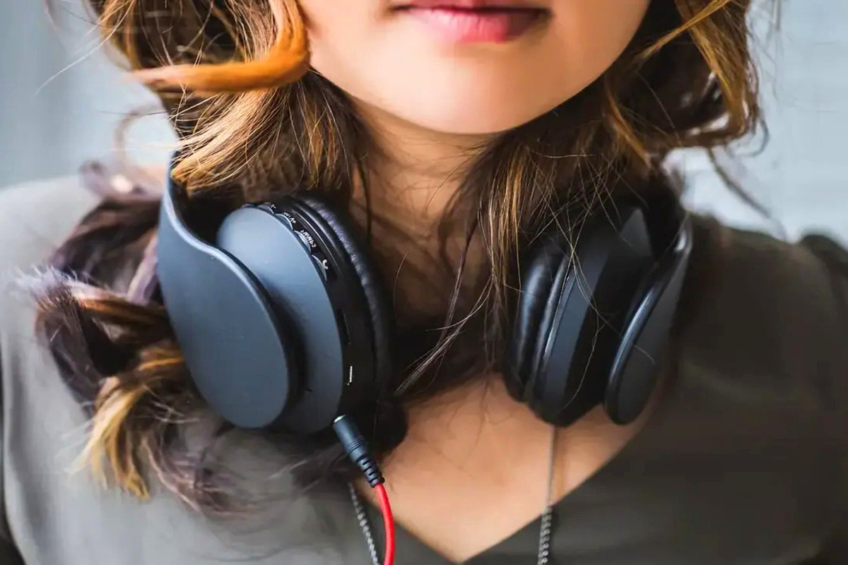 Artikel kali ini membahas mengenai perbedaan antara Headset vs Headphone yang jarang orang pahami.