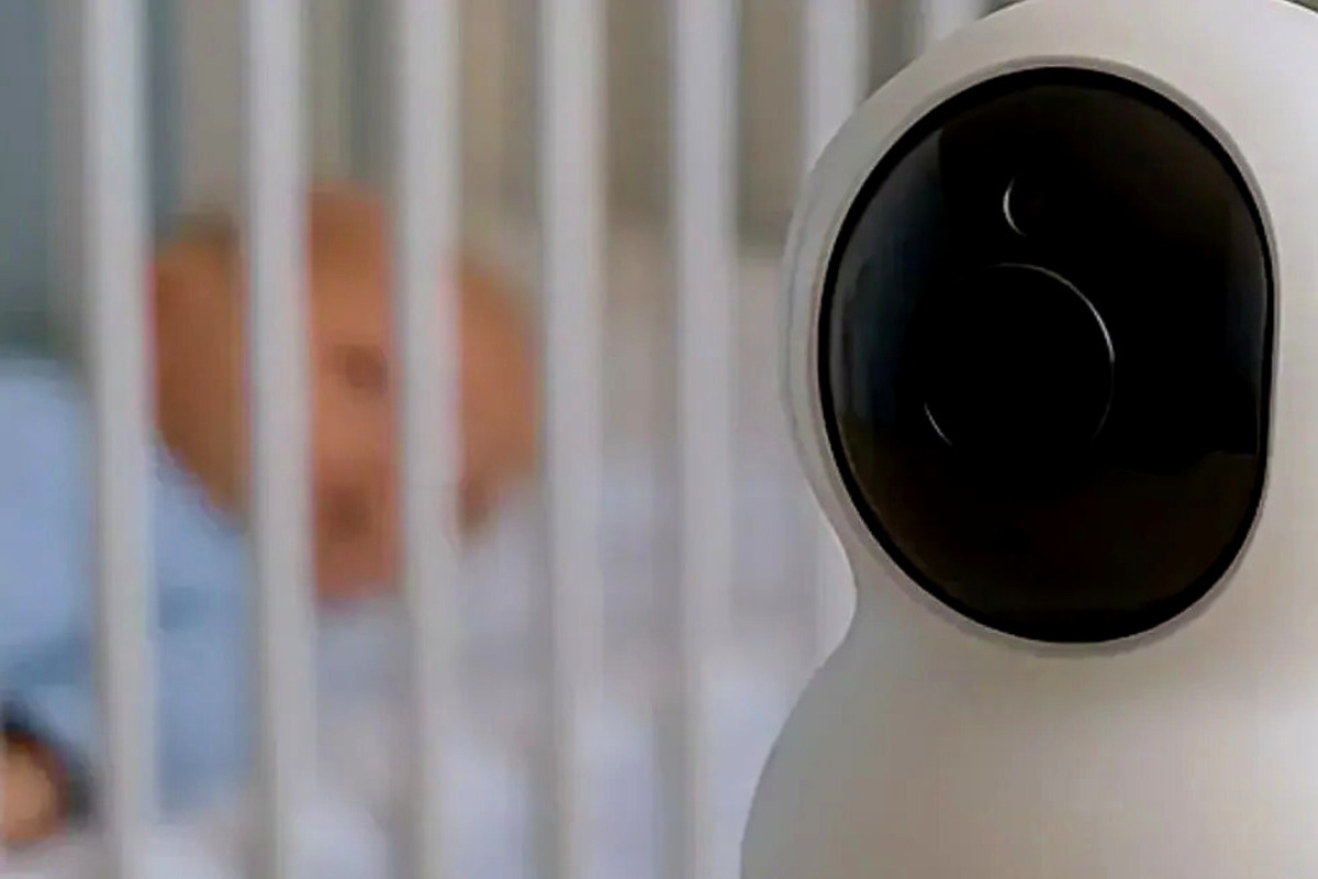 Artikel kali ini membahas tentang beberapa manfaat menggunakan monitor bayi pintar atau smart baby monitor yang sangat berguna untuk para ibu.