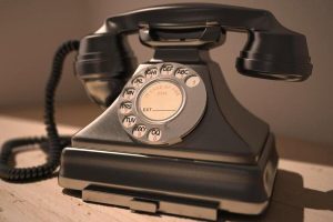 Artikel ini membahas tentang beberapa evolusi teknologi telepon seluler dari penemuan hingga kebutuhan yang kita rasakan saat ini.