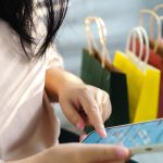 Artikel kali ini membahas tentang beberapa manfaat teknologi belanja online yang sangat bermanfaat untuk semua kelompok.