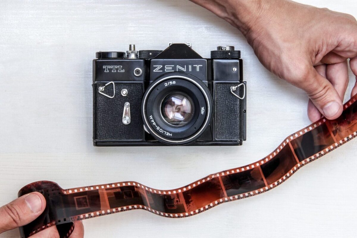 Artikel kali ini membahas mengenai beberapa keunggulan kamera film apabila dibandingkan dengan kamera lainnya.