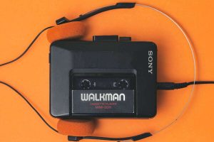 Artikel ini sangat menarik karena membahas tentang deretan alat mendengarkan musik dari masa lalu hingga masa kini.