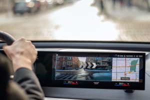 Artikel ini membahas mengenai beberapa teknologi mobil mewah paling mengesankan yang tidak ada di mobil biasa dan membuatnya spesial.