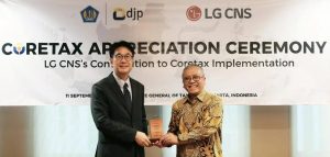 Kim Hong-geun bersama Direktur Jenderal Pajak Indonesia,