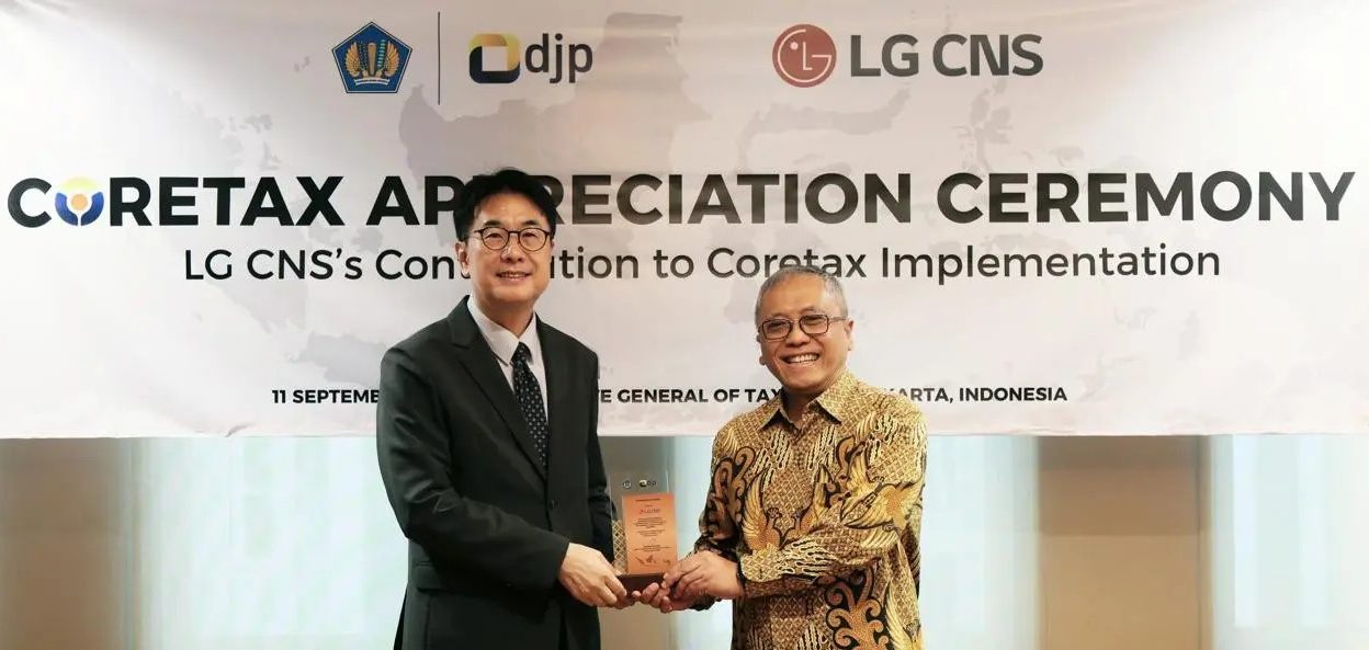 Kim Hong-geun bersama Direktur Jenderal Pajak Indonesia,